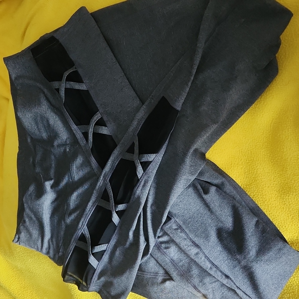 Q28 Mesh fashionable leggings POP Fit Charcoal workout gear